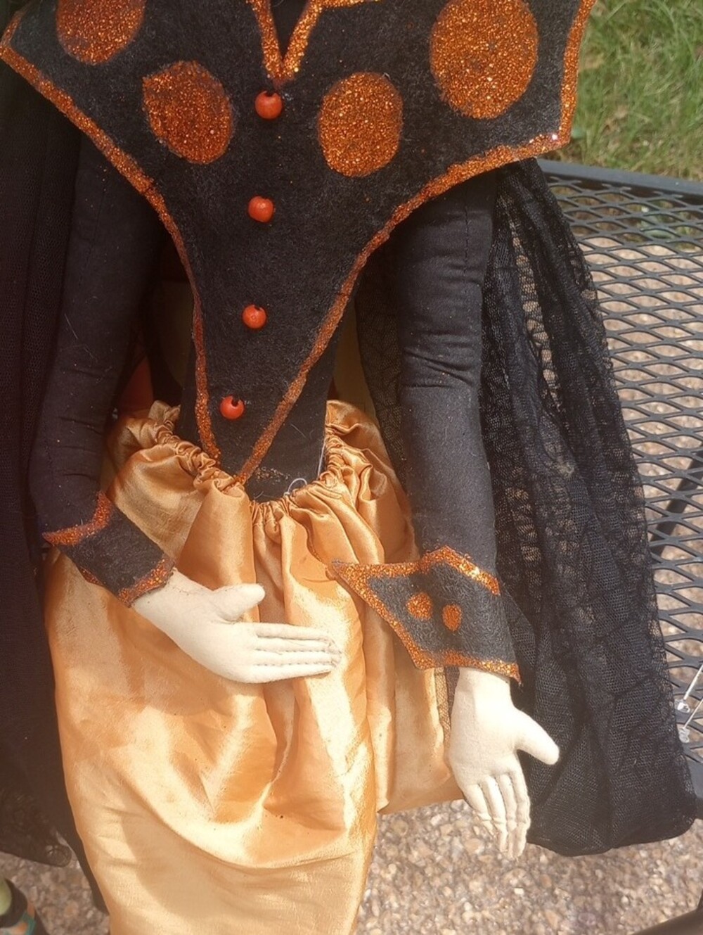 Halloween Witches / Soft Doll Display - Picture 3 of 11